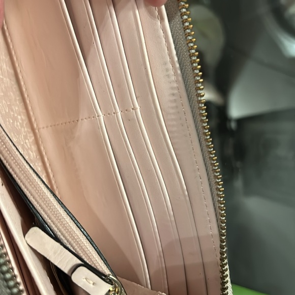 EUC Large Kate Spade zipper wallet gray/cream. - Picture 10 of 14